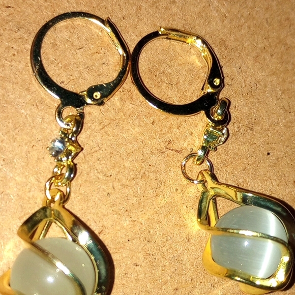 NEW! Gorgeous Gold Caged Pearl Huggie Drop Earrings - 925 Sterling Silver - Picture 2 of 5